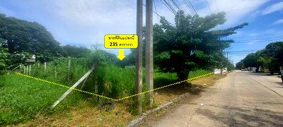ที่ดิน รังสิต : ขายที่ดิน ถมแล้ว (ด้านหลังติดคลอง) หมู่บ้านเมืองเอก โครงการ 3 ซอยเอกรัตน์ 11 *ขายต่ำกว่าราคาประเมินราชการ* เนื้อที่ 235 ตร.ว