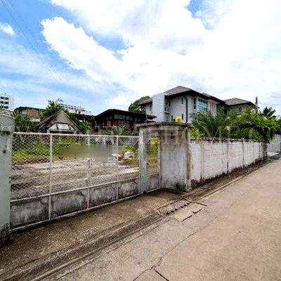 Land for sale Wongwian Yai : LTHC10179 – Land FOR SALE in Wongwian Yai Size 102 Sq.W Near BTS Wongwian Yai Station ONLY 28 MB
