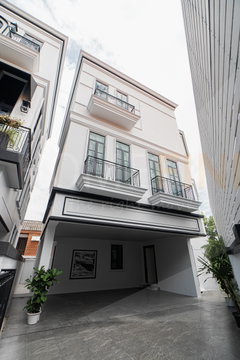 Maison Blanche Sukhumvit 67 4 bedrooms, for sale