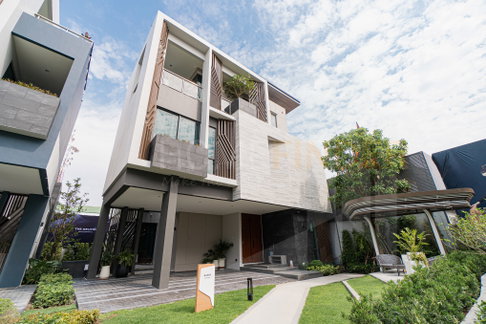 The Gentry Phatthanakan 2 4 bedrooms, for sale