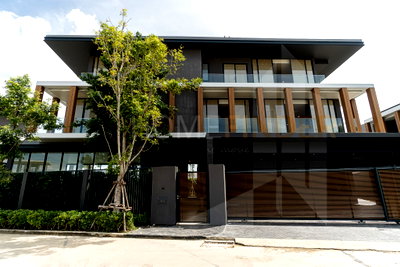 Houses for sale Samut Prakarn : Baan Issara Bangna 6 bedrooms, for sale