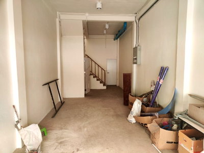 Shophouses for sale Nimibutr Stadium :  Shophouse for sale in Yaowarat,    4 floors  4 bedrooms, 3 bathrooms  Size 10.8 square wah