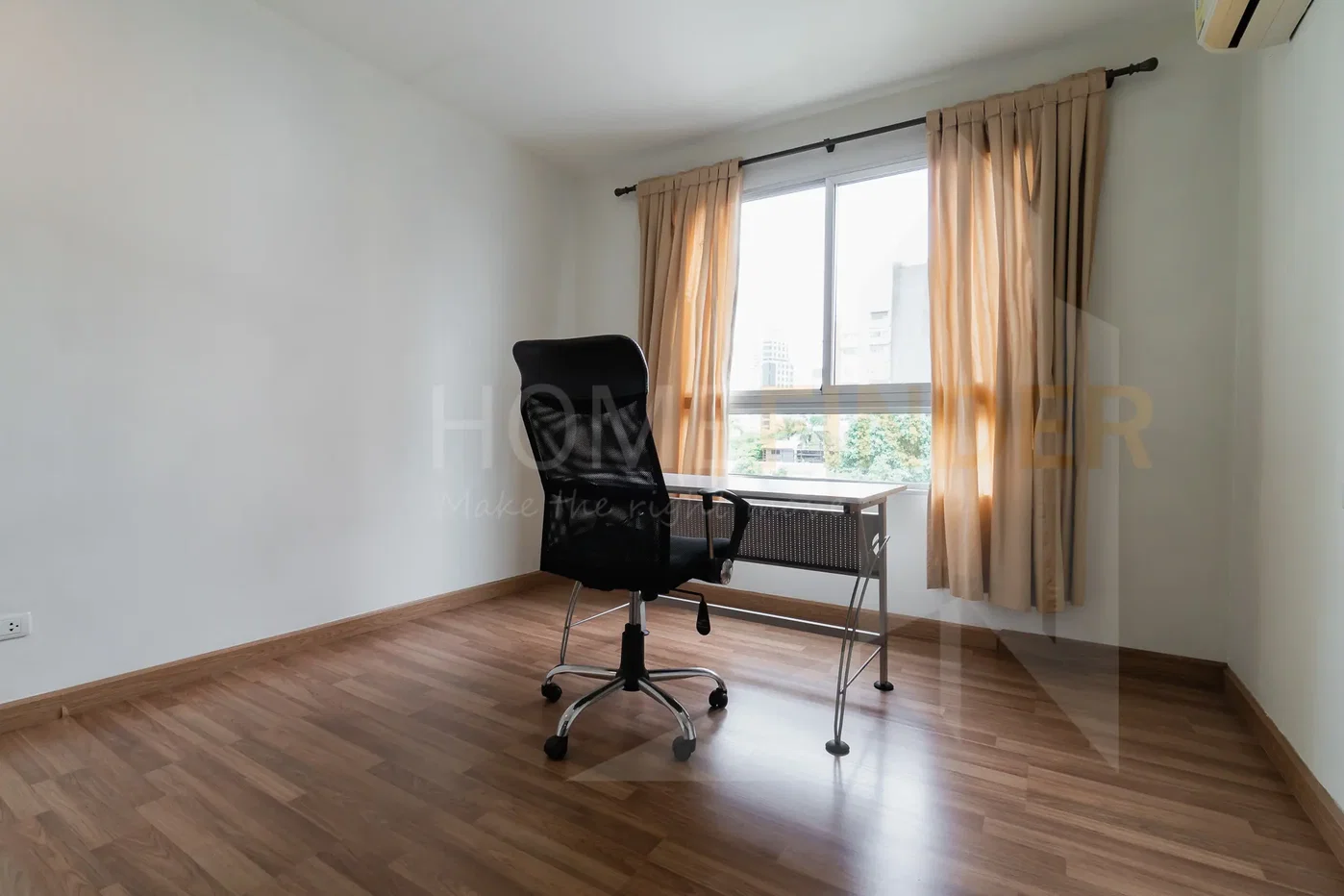 picture Y.O. Place 3 bedrooms, for rent - 7/16