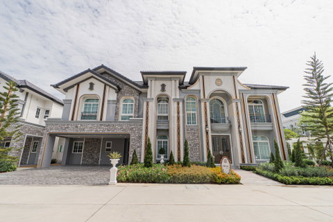 Alpina Rama 2 5 bedrooms, for sale