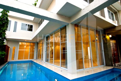 เช่าบ้านเดี่ยว เจ อเวนิว ทองหล่อ : Single House with private pool in Thong Lor 4 bedrooms, for rent