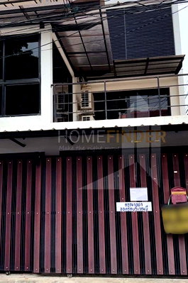 เช่าทาวน์โฮม ทองหล่อ 17 : Townhouse in Ekkamai 3 bedrooms, for rent