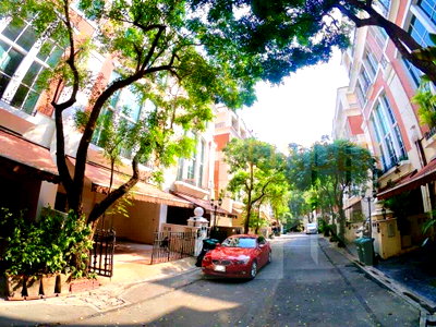 ทาวน์โฮมให้เช่า : Baan Klangkrung Thonglor 4 bedrooms, for rent