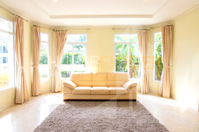 บ้านเดี่ยว ถนนกรุงเทพ-ชลบุรี มอเตอร์เวย์ : Golden Nakara House 3 bedrooms, for sale