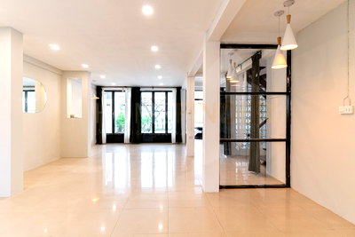 เช่าทาวน์โฮม เจ อเวนิว ทองหล่อ : Townhouse 3 Bedroom with balcony near Donki mall Ekkamai 3 bedrooms, for rent