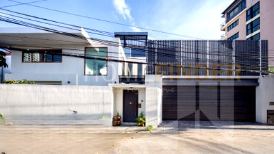 Houses for sale Mahamakut Buddhist University : Single House in Ladprao 5 bedrooms, for sale