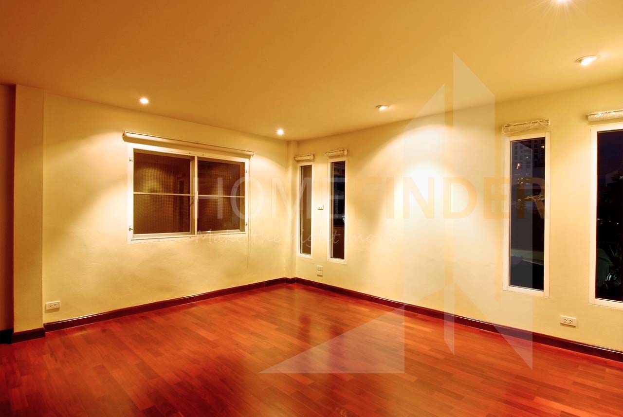 รูป Single House with private pool in Thong Lor 4 bedrooms, for rent - รูปที่ 5/8