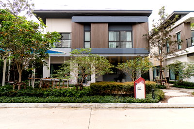 บ้านเดี่ยว แอร์พอร์ต ลิงค์  ลาดกระบัง : Venue ID Motorway-Rama 9 3 bedrooms, for sale
