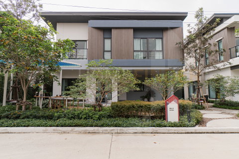 Venue ID Motorway-Rama 9 3 bedrooms, for sale