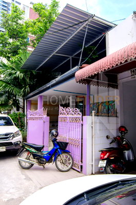 บ้านเดี่ยว วิทยาลัยการอาชีพพระสมุทรเจดีย์ : TownHouse Sukhumvit 3 bedrooms, for sale