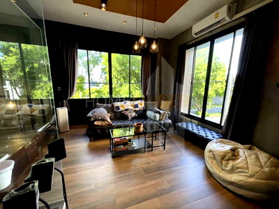 ทาวน์โฮม วิทยาลัยพณิชยการบางนา : Baan Klang Muang British Town Srinakarin 3 bedrooms, for sale