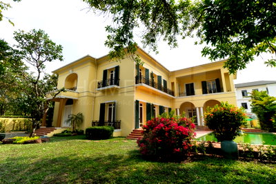 เช่าบ้านเดี่ยว เจ อเวนิว ทองหล่อ : 4 Bedroom House Ekkamai, Bangkok with swimming pool 4 bedrooms, for rent