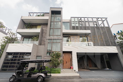 95E1 4 bedrooms, for sale