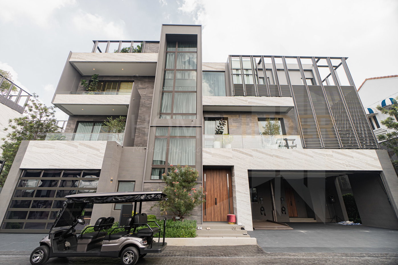 รูป 95E1 4 bedrooms, for sale - รูปที่ 1/16