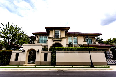 บ้านเดี่ยวให้เช่า : Nantawan Bangna, 4 Bedrooms Modern 4 bedrooms, for rent