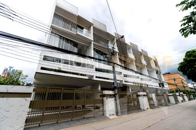 Townhouses for sale Bangkok : LUXE 35 3 bedrooms, for sale
