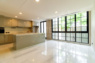 ทาวน์โฮม เขตวัฒนา : Quarter 31 4 bedrooms, for sale