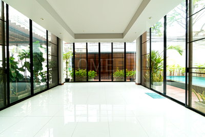 เช่าบ้านเดี่ยว ดิ เอ็มควอเทียร์ : 4 bedroom House Thonglor Sukhumvit for rent- Unfurnished 4 bedroom house for rent in Sukhumvit, Bangkok 4 bedrooms, for rent
