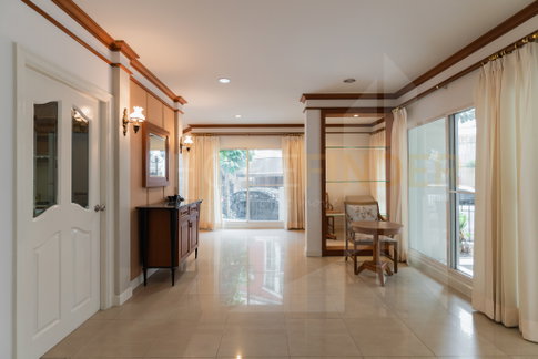Baan Klang Krung Thonglor - 4 bedroom house in the middle of Thonglor, Sukhumvit 4 bedrooms, for rent