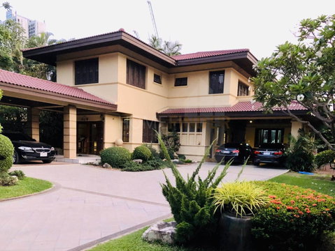 Lakeside Villa 1 - Large house in Bang Na with swimming pool 4 bedrooms, for rent