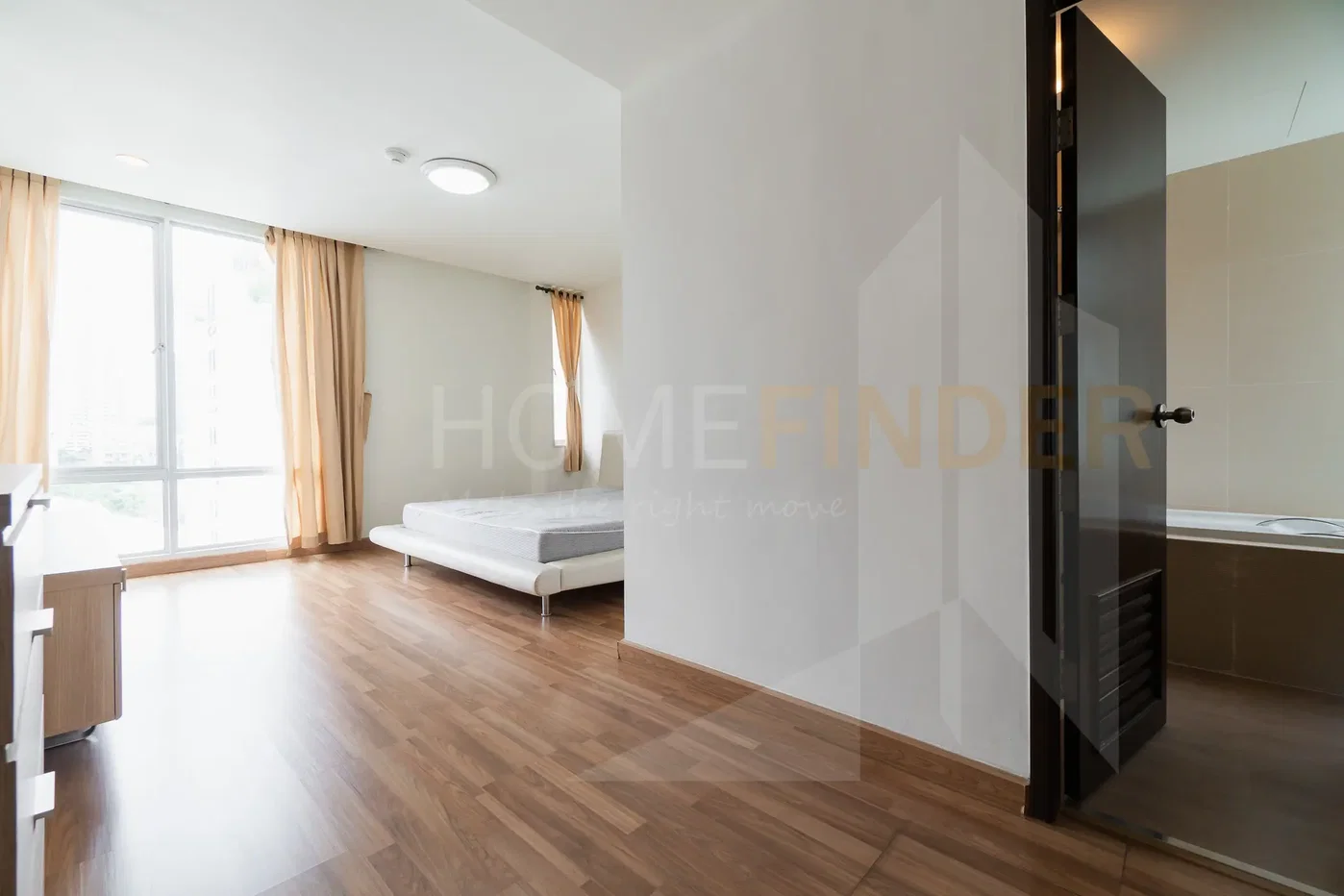 picture Y.O. Place 3 bedrooms, for rent - 10/16
