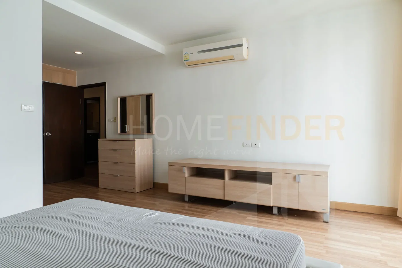 picture Y.O. Place 3 bedrooms, for rent - 12/16
