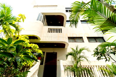 เช่าทาวน์โฮม วัน แบงค็อก   : Townhouse near Saint Luis Hospital 5 bedrooms, for rent