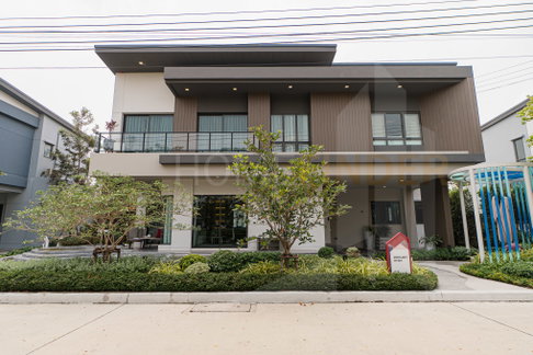 Venue ID Motorway-Rama 9 5 bedrooms, for sale