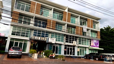 Home office for rent : HOF101  Soi Ramkhamhaeng 174, size 46.7 sq m., 3 and a half floors, city view, 3 bathrooms, 45,000 baht. 064-959-8900