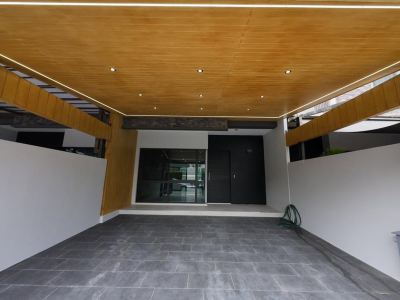 Townhouses for sale : For sale 💗💗 The Landmark Ekkamai-Ramindra 3 bed, 4 bath, 220 sq m. ✅ near The Csystal Park