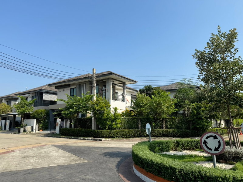Houses for sale : 2-story detached house for sale, Serene Village, Phutthamonthon Sai 3, on 72 sq m of land, fully furnished, front of the house facing north.