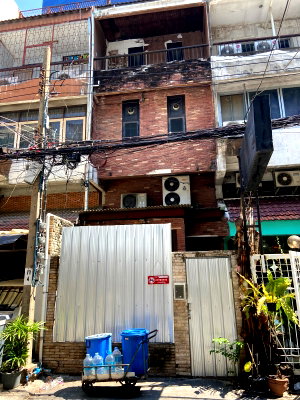 เช่าพื้นที่ขายของ เขตวัฒนา : LTH10287 – Commercial FOR RENT in Sukhumvit 33 size 250 Sq.m. Near BTS Phromphong Station ONLY 85K/Month