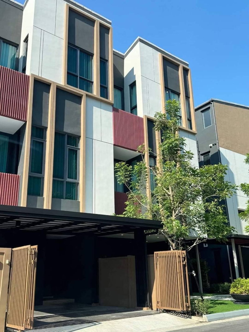 ทาวน์โฮมให้เช่า : LTH10314– Baan Klang Muang Classe FOR RENT in Sukhumvit 77 size 259 Sq. w. 4 beds 4 baths BTS On nut Station Price ONLY 100K/Month