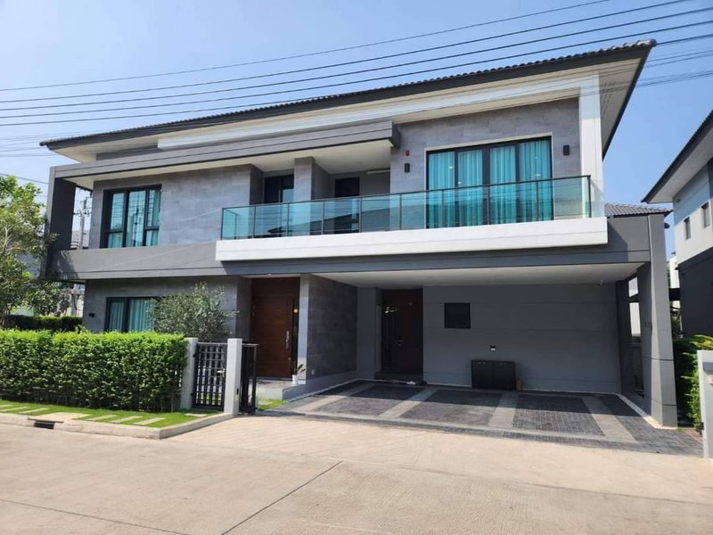 Houses for rent : LTH10331-Luxury Detached House FOR RENT in The City Bangna size 78 Sq.w.4 beds  5 baths Located 1km from Mega Bangna Price ONLY 350K/Month