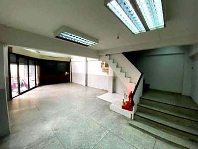 เช่าทาวน์โฮม สวนรถไฟ : LTH10326-Townhouse around FOR RENT in Yaowarat size 34 Sq.w.6 beds 1 baths MRT Sam Yod Station Price ONLY 80K/Month