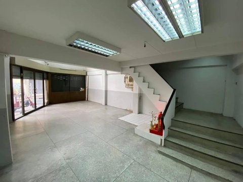 LTH10326-Townhouse around FOR RENT in Yaowarat size 34 Sq.w.6 beds 1 baths MRT Sam Yod Station Price ONLY 80K/Month