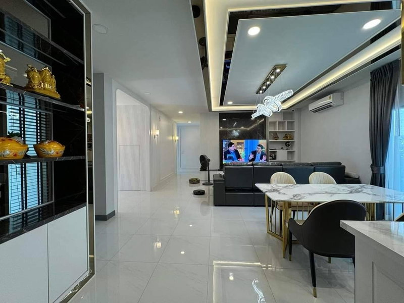 ขายบ้านเดี่ยว : LTH10332-Luxury Detached House FOR SALE in The City Bangnasize 78 Sq.w.4 beds 5 baths Located 1km from Mega Bangna Price ONLY 30Mb