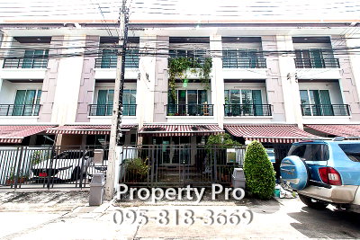 ทาวน์โฮม MRT ลาดพร้าว 83 : ขายด่วน บ้านกลางเมือง ลาดพร้าว 87 ทาวน์โฮม 3 ชั้น 21.6 ตร.วา 3 ห้องนอน 3 ห้องน้ำ ทางเข้า-ออกสะดวก ใกล้บิ๊กซี ลาดพร้าว และ ทางด่วนฉลองรัช : EL24S-022 