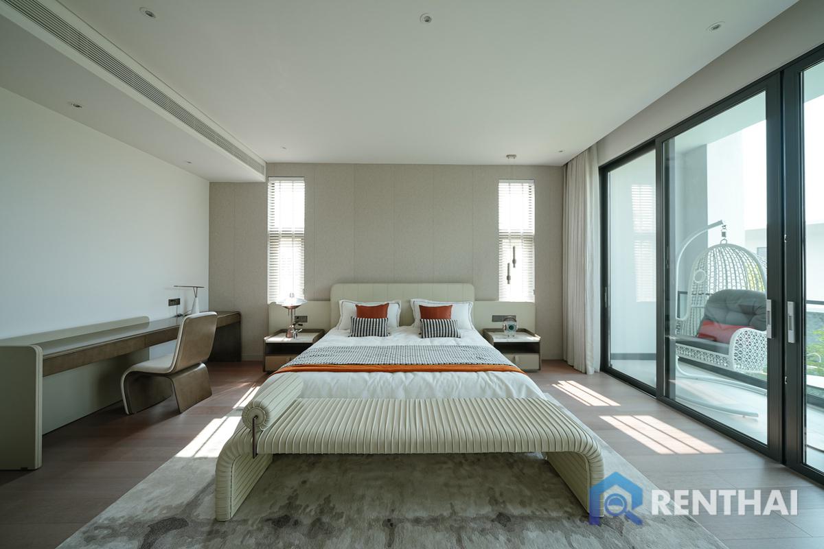 picture This Large Luxury Villa Could  Be Your Dream Home! - 20/25