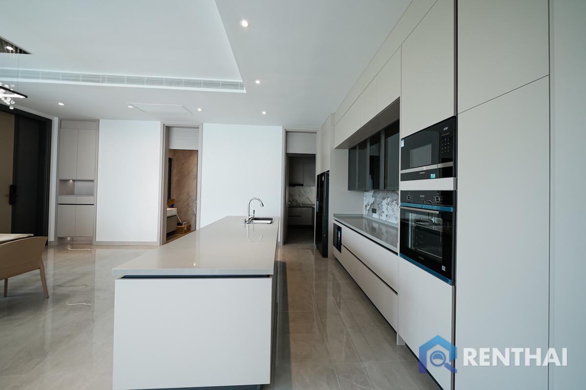picture This Large Luxury Villa Could  Be Your Dream Home! - 6/25