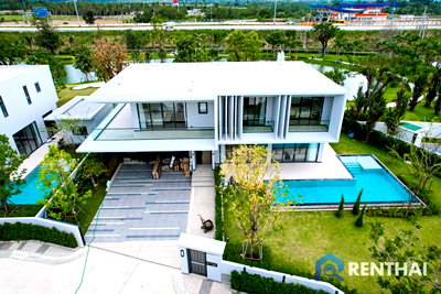 Houses for sale Chonburi : This Large Luxury Villa Could  Be Your Dream Home!