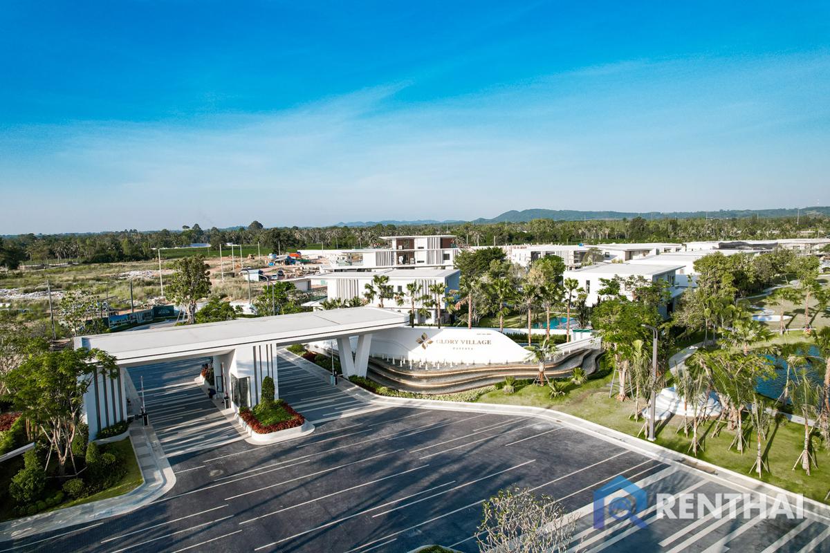 picture This Large Luxury Villa Could  Be Your Dream Home! - 23/25