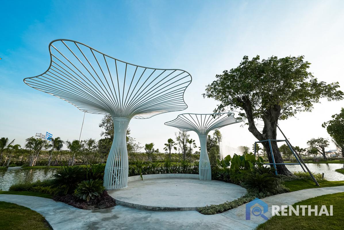 picture This Large Luxury Villa Could  Be Your Dream Home! - 17/25