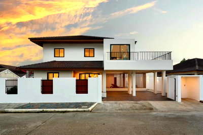 ขายบ้านเดี่ยว : ขาย บ้านเดี่ยว บ้านหรูพร้อมสระว่ายน้ำ 309 ตรม. 61 ตร.วา บ้านโครงการติดถนนวงแหวนรอบ 2 ใกล้ Big C แม่เหียะ ใกล้โรงเรียน สารสาสน์วิเทศล้านนา