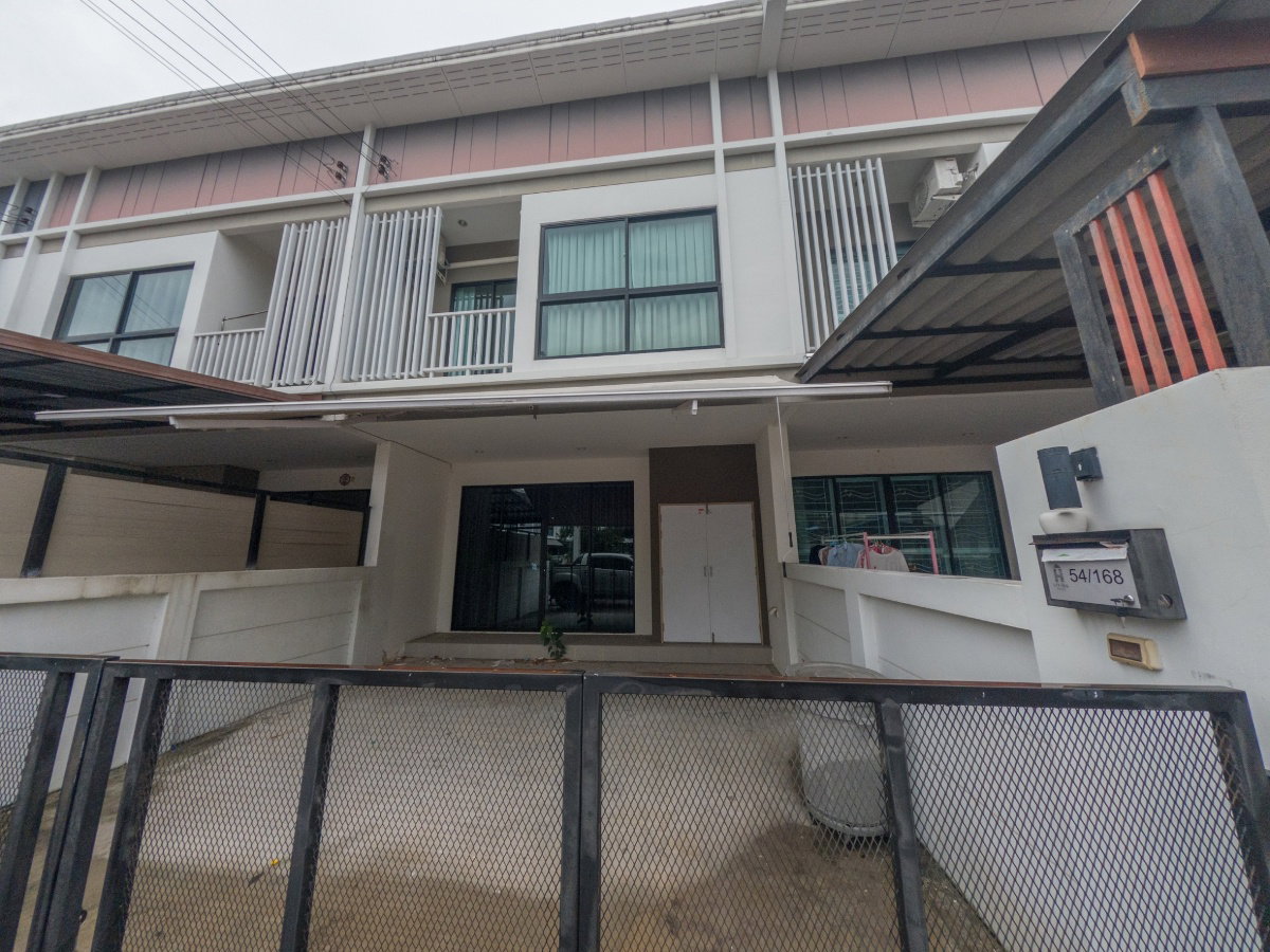 รูป ขายด่วน!! ทาวน์โฮมสไตล์โมเดิล 2 ชั้น H Living เครือสหพัฒน์ แหลมฉบัง  | #TPI-866 - รูปที่ 1/17