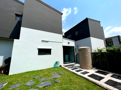 Houses for rent Samut Prakarn : Pleno Sukhumvit-Bangna 2, ready to move in. If interested, contact Line @goodmanpro or call 0999029192.